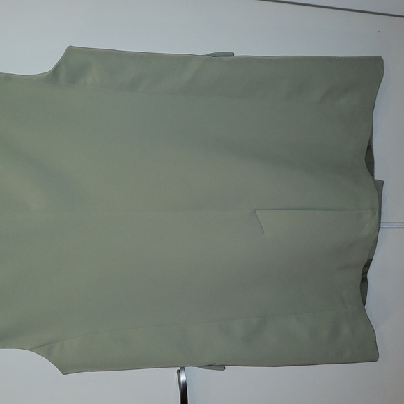 Vest - Picture 3 of 4